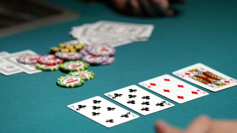 Khái niệm về Poker online
